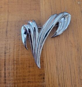 Vintage Silver Tone Artistic Leaf Swirl Brooch Pin
